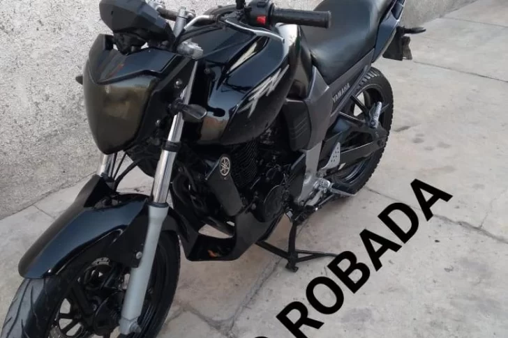 Pagó $300.000 por una moto y al día siguiente se la robaron de la puerta de su casa