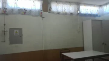 Estudiaban en un aula en mal estado y sus padres se juntaron para hacerle arreglos y embellecerla