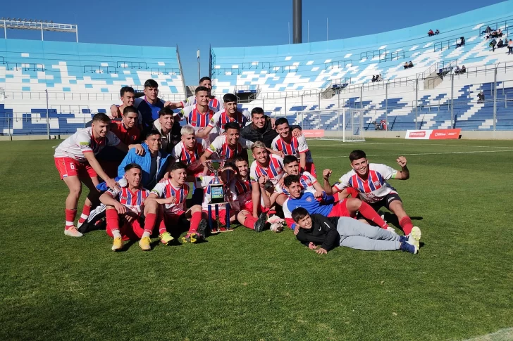 Peñarol ganó en los penales y gritó campeón de Cuarta