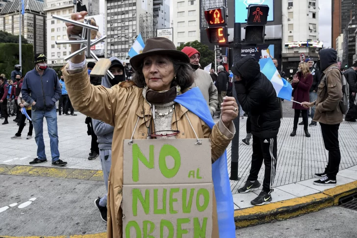 Manifestantes protestaron en distintos puntos del país contra el aislamiento social