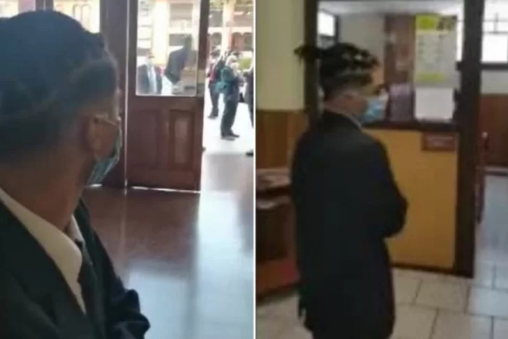 Discriminado por pelo largo no pudo entrar a su graduación y vio la ceremonia por Facebook Live