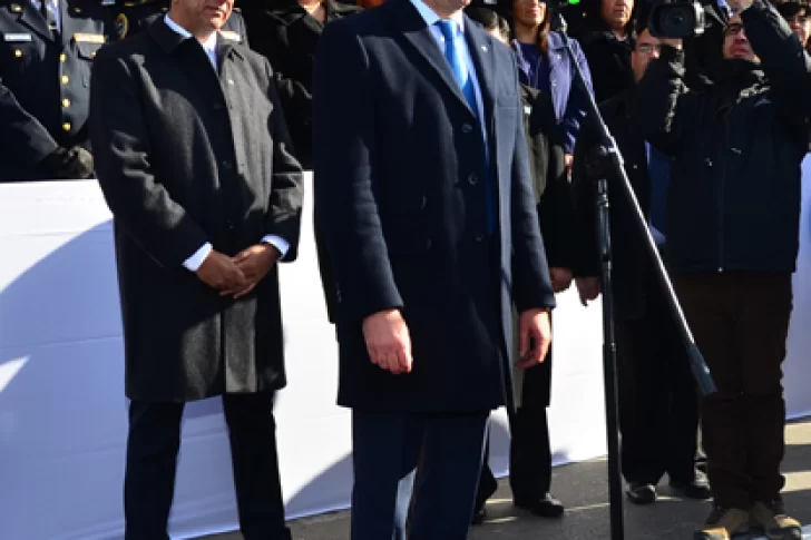 La promesa de lealtad a la Bandera, en tandas por la cantidad de participantes