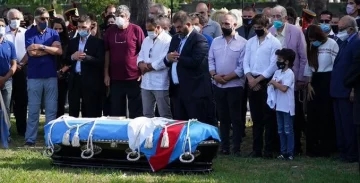 Tras un ritual islámico, inhumaron a Carlos Menem en el cementerio de La Tablada