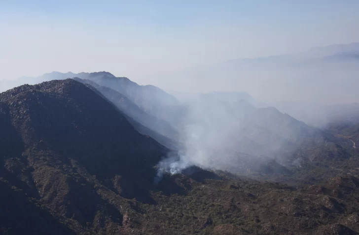 Incendios en Valle Fértil: el fuego arrasa con 1500 hectáreas de las Sierras de las Tumanas