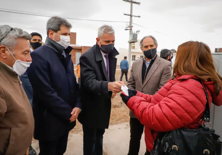 Entregaron en Sarmiento 30 viviendas de una obra que estuvo paralizada durante años