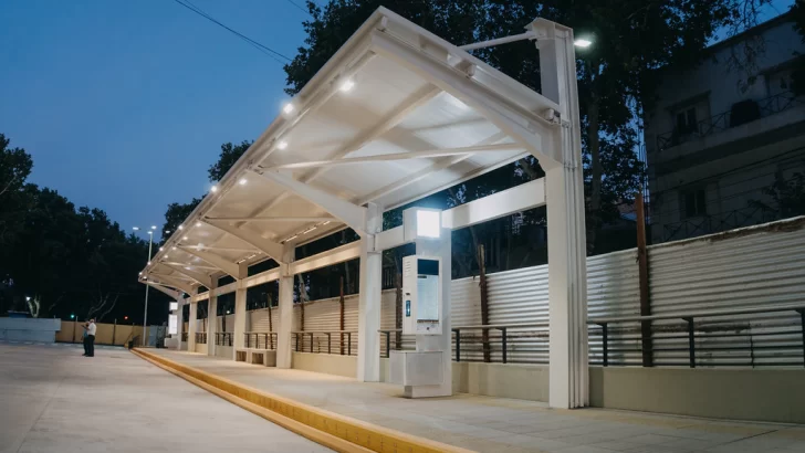 Detienen a un expolicía por manosear a su expareja cerca de la Estación Mitre