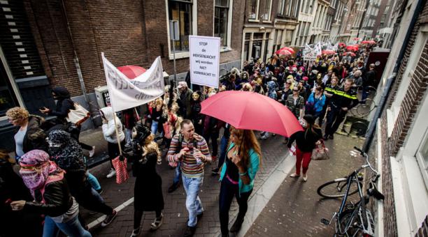 Holanda: trabajadoras sexuales protestan ante el Parlamento por el cierre de burdeles