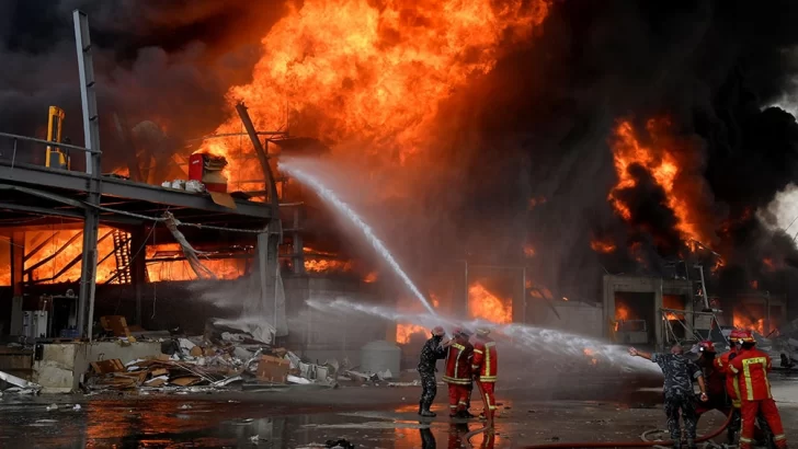 Aseguran que el incendio extinguido en el puerto de Beirut destruyó ayuda humanitaria