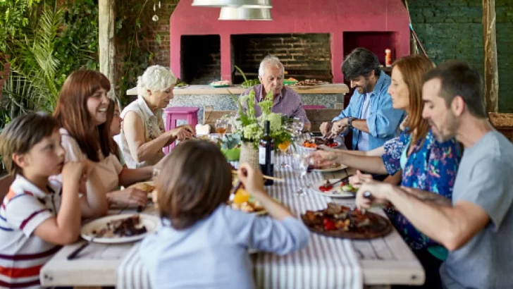 Mendoza vuelve a autorizar las reuniones familiares desde el próximo sábado