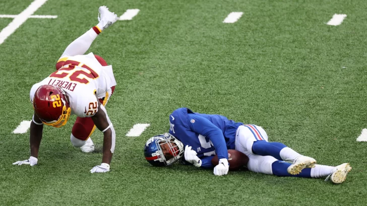 VIDEO: terrible lesión en el cuello de un jugador de la NFL