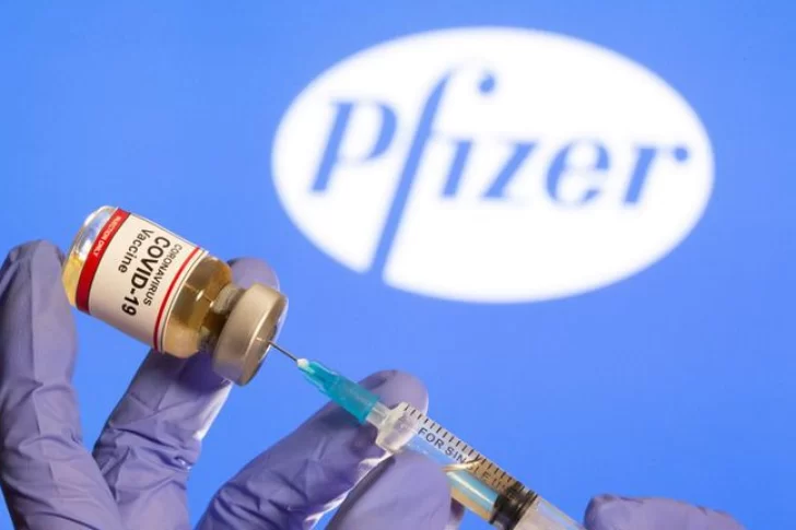 Pfizer confirmó que vacunará a un grupo de argentinos