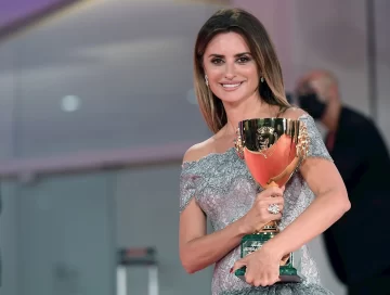 Penélope Cruz se convirtió en la primera hispanoamericana en ganar como mejor actriz en Venecia