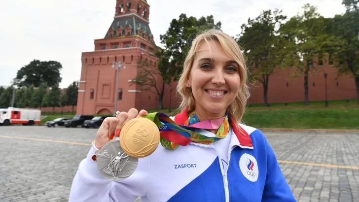 Devuelven las medallas olímpicas robadas a la tenista rusa Elena Vesniná con una nota de disculpa y una caja de bombones