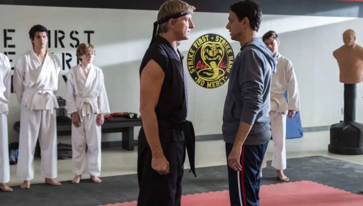 Con su exitosa fórmula de patadas, nostalgia y pavadas varias, vuelve “Cobra Kai”