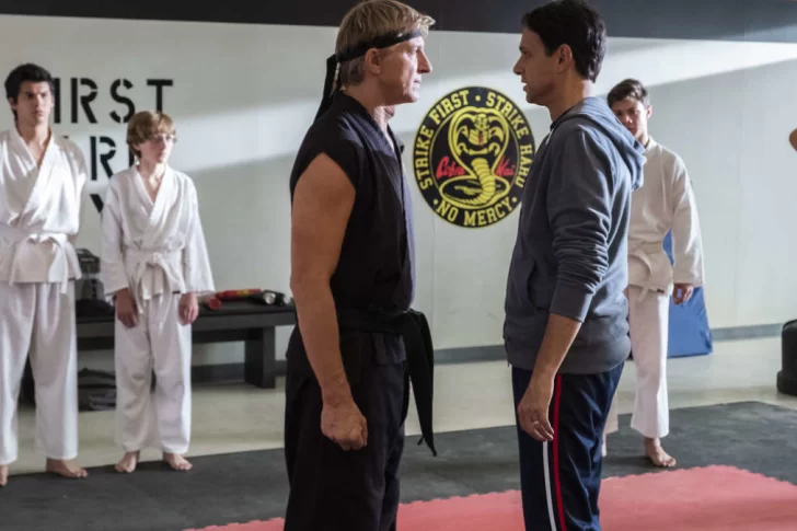 Con su exitosa fórmula de patadas, nostalgia y pavadas varias, vuelve “Cobra Kai”