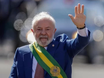 Lula comenzó fisioterapia tras superar con éxito una cirugía de cadera