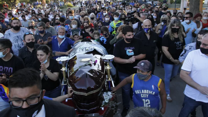 Desgarrador y multitudinario adiós al Wey