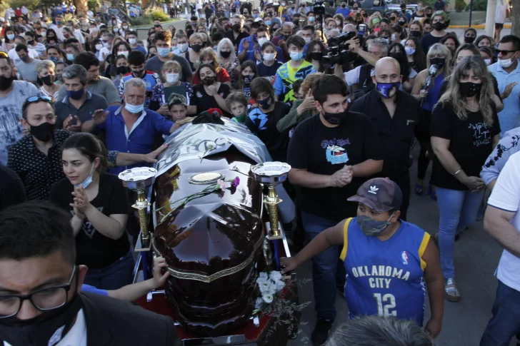 Desgarrador y multitudinario adiós al Wey