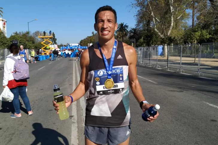 Diego Elizondo logró bajar su propia marca en el maratón de Sevilla y quedó 65º en la general
