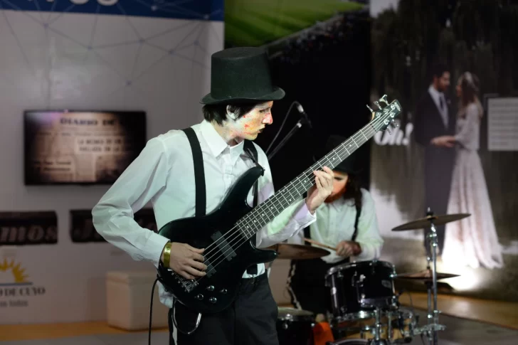 Anécdotas de Embajadoras, muchos sorteos y un especial cierre musical en el stand de Diario de Cuyo