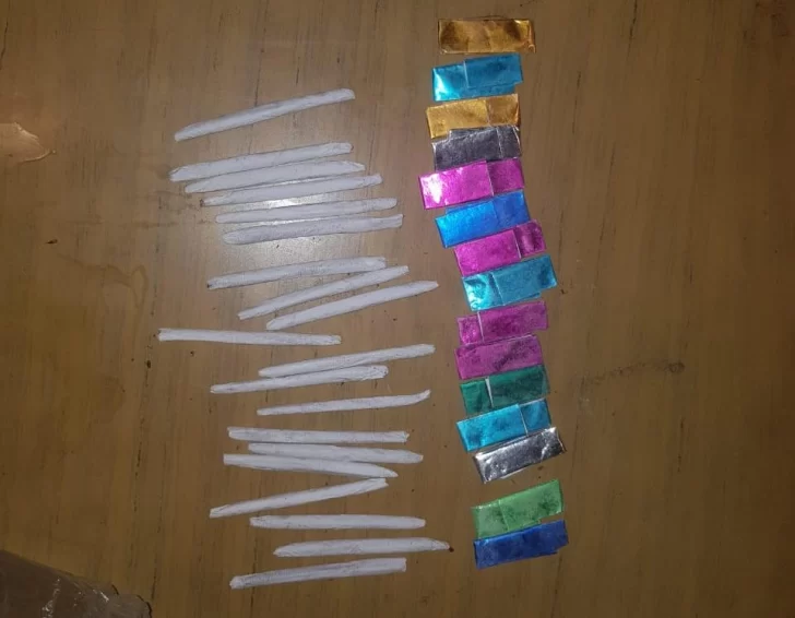 Los sorprendieron violando la cuarentena con 25 porros y 15 dosis de cocaína