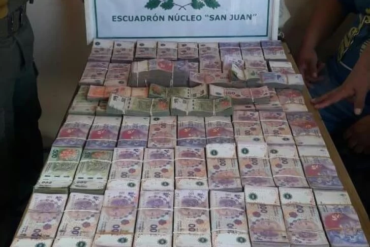 Detuvieron a tres sujetos con más de un millón de pesos