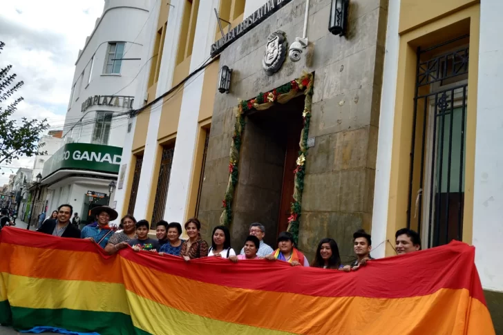 En Bolivia reconocieron, por primera vez, a pareja con mismo sexo