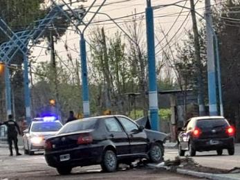 Terminó fracturado al quedarse dormido cuando conducía y chocar contra un pilar