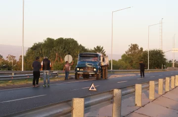 Corte y caos vehicular en la Circunvalación por un doble choque