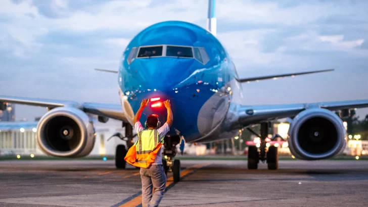 Aerolíneas Argentinas firmó un convenio con tarjeta de asistencia al viajero para cobertura de Covid-19