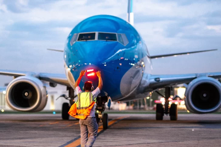 Aerolíneas Argentinas firmó un convenio con tarjeta de asistencia al viajero para cobertura de Covid-19