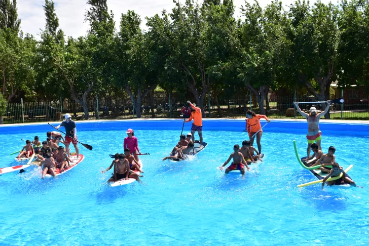 Juegos con agua, lo preferido en el arranque de las colonias