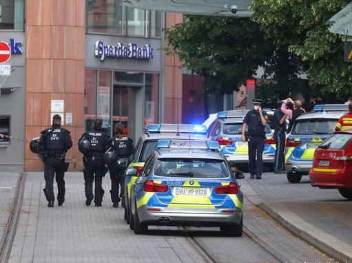 Al menos tres muertos y cinco heridos por un ataque con cuchillo en Alemania