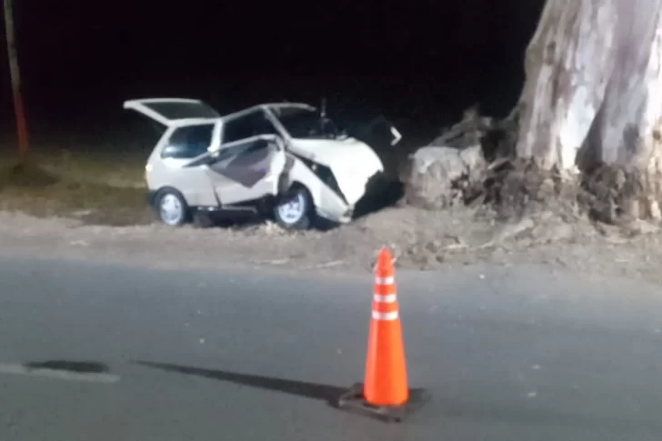 Un hombre de 32 años, grave al chocar contra un árbol en su auto
