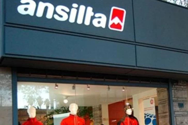 Reclamo de empleados por varios despidos en la textil Ansilta