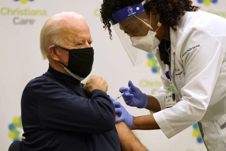 Joe Biden recibió la vacuna contra el coronavirus de Pfizer