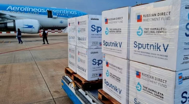 Aerolíneas informó un retraso y el vuelo con las vacunas rusas llegará mañana