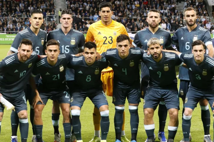 La selección argentina cayó al octavo puesto en el ranking de la FIFA