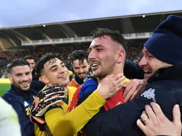 ¡El sueño de todo arquero! Convirtió un gol de arco a arco en el minuto 91