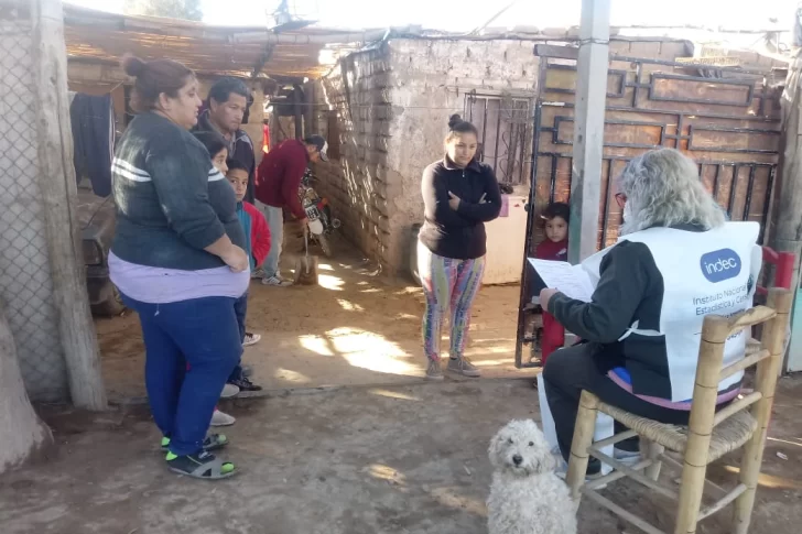 En las puertas y ansiosos, así esperaron a los censistas en un asentamiento de Rivadavia