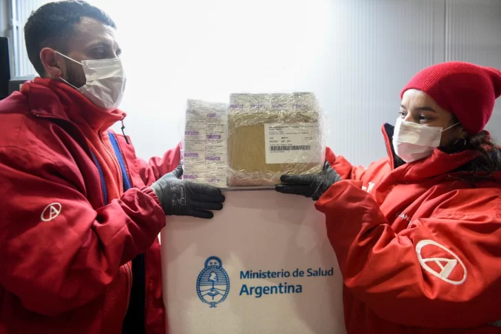 Empiezan a distribuir las nuevas dosis de Astrazeneca: a San Juan llegarán 14 mil