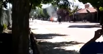 Prendió fuego su propio auto para que la Policía no se lo llevara