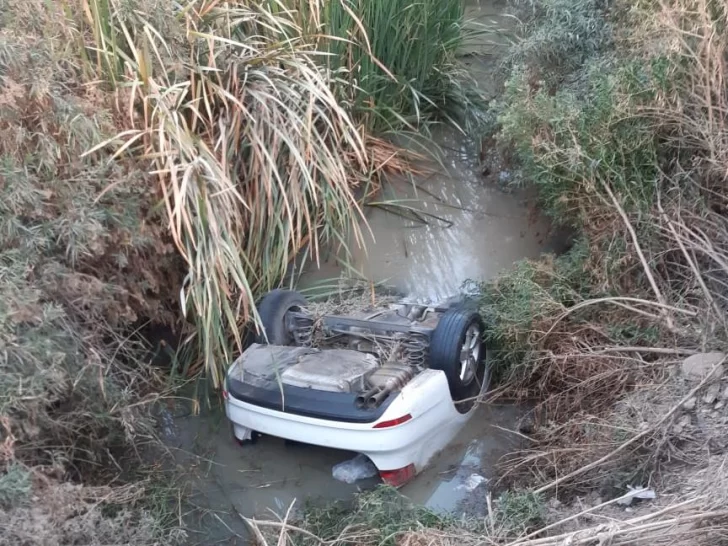 La autopsia confirmó que la pareja murió ahogada, atrapada en el auto que cayó al desagüe