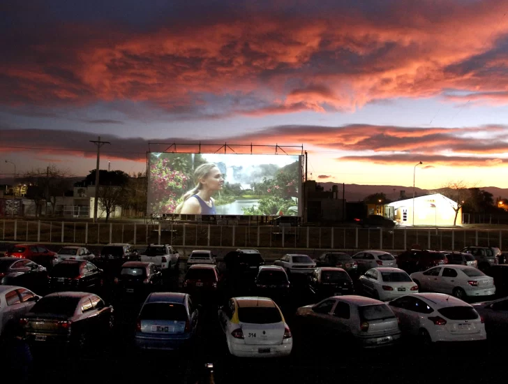 Habilitarán un autocine en San Martín: cómo conseguir un lugar