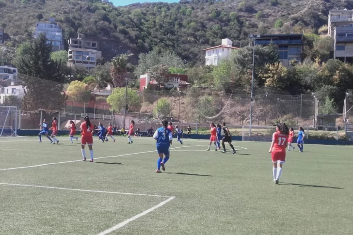 En fútbol, las chicas no pudieron