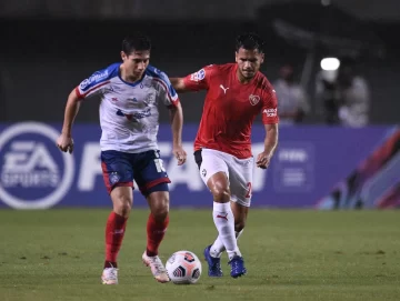 Bajo la tormenta, Independiente lo pudo ganar y casi lo pierde; el empate vale oro