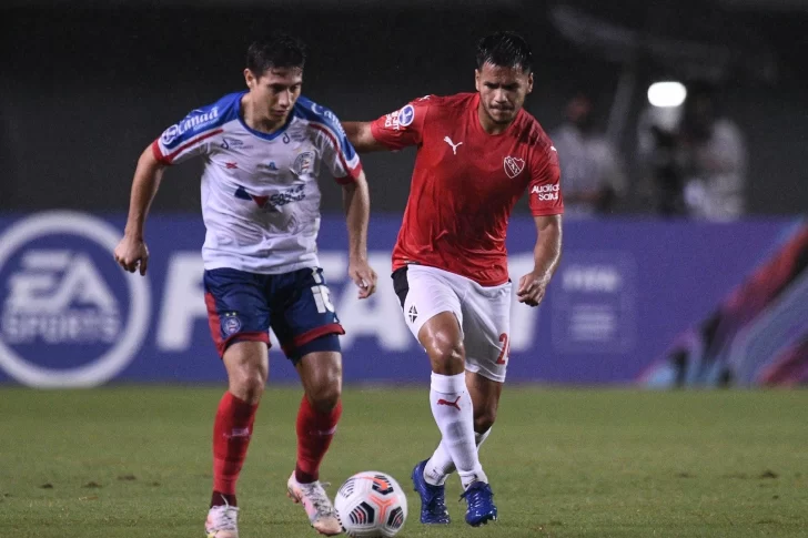 Bajo la tormenta, Independiente lo pudo ganar y casi lo pierde; el empate vale oro