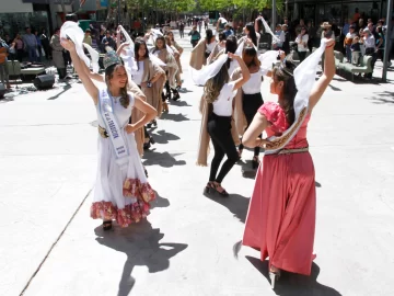 Candidatas coparon la Peatonal