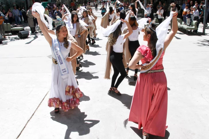 Candidatas coparon la Peatonal