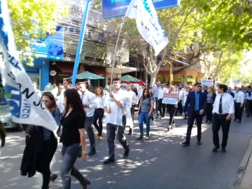 VIDEO y FOTOS: ruidosa manifestación de bancarios en el centro sanjuanino